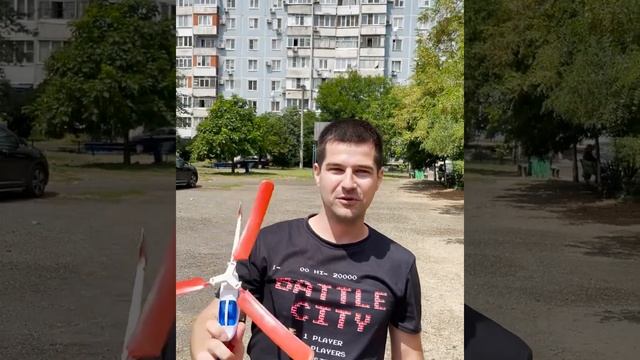 Вертолет из детства с пусковым механизмом на веревочке. Дергаешь и он летит. смотреть онлайн