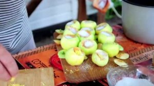 Запеченные яблоки в мультиварке