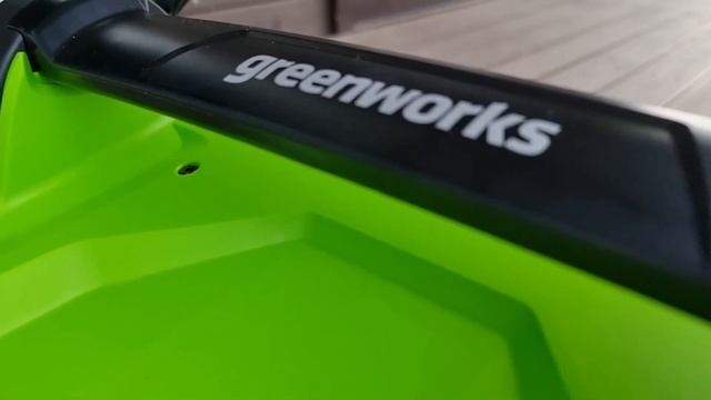 Газонокосилка GREENWORKS GLM 1241. Распаковка и первый запуск. смотреть онлайн