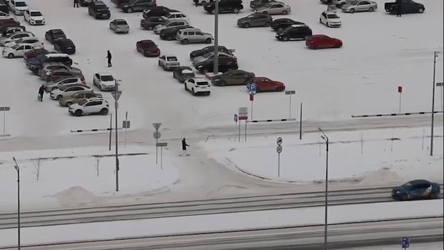В Тюмени задержаны подозреваемые в мошенничестве под предлогом обеззараживания квартир пенсионеров смотреть онлайн