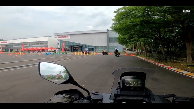 ครั้งแรกของตะลอน Ride กับการรีวิวรถบิ๊กสกู๊ตเตอร์ New ADV350 จากค่าย Honda смотреть онлайн