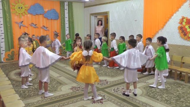 Хоровод игра с Осенью в старшей группе на осеннем утреннике 2017 Муз рук Максюта Г В смотреть онлайн