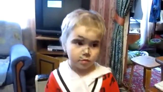 Маленькая девочка постригла сама себя! смотреть онлайн