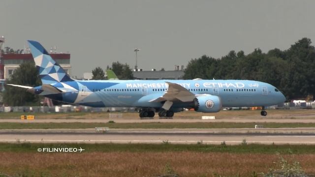 "ГОЛУБОЙ АРАБ" прилетел в Москву. Боинг 787 в цветах Manchester City (2021) смотреть онлайн