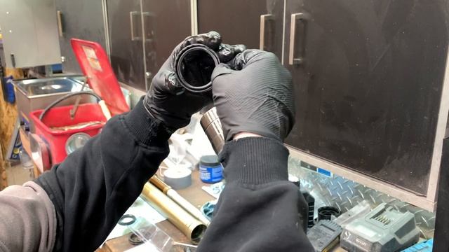 2004 HONDA CRF250 REBUILD PT 4 (Replace Showa fork oil/dust seals) смотреть онлайн