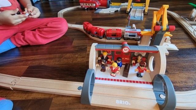 Влог 1. Знакомство и игра в БРИО дорогу. смотреть онлайн