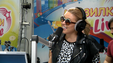 Ирина Дубцова - Я тоже его люблю (дуэт с Любовью Успенской) (#LIVE Авторадио) смотреть онлайн