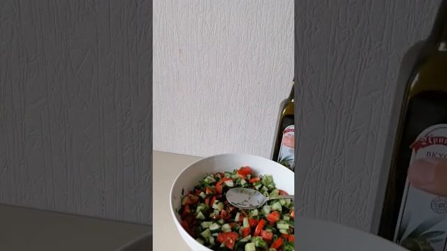 Салат с базиликом смотреть онлайн