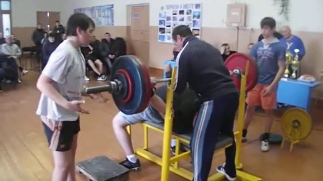 Турнир по жиму лежа,п. Вурнары,23.2.12.DSCF8045.avi смотреть онлайн