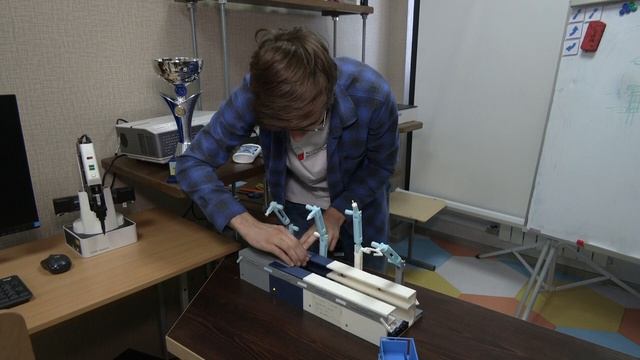 Юные инженеры из Сургута выиграли олимпиаду по 3D-моделированию благодаря своему конвейеру смотреть онлайн