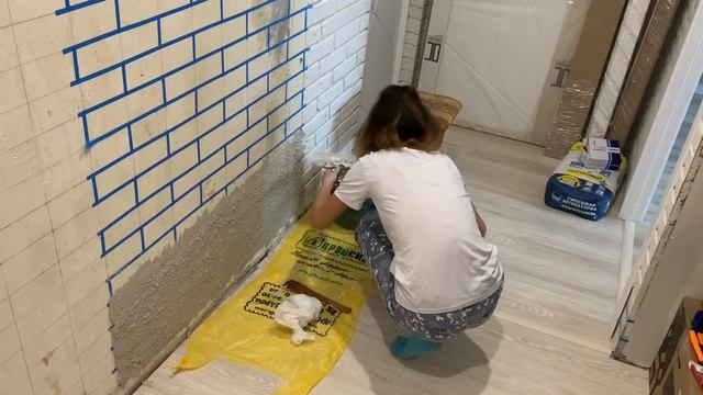 САМИ сделали ДЕШЕВУЮ имитация КИРПИЧА своими руками/ Бюджетный ремонт своими руками #10