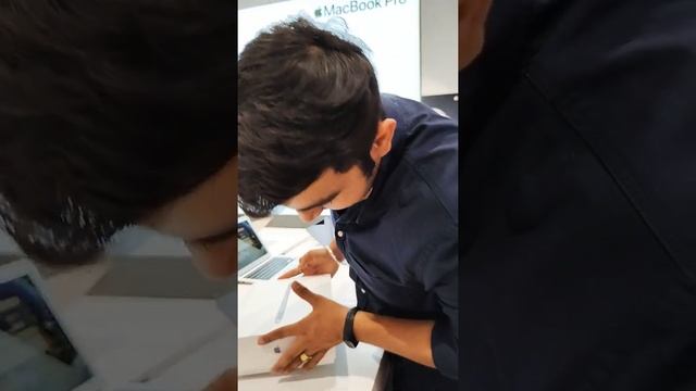 new M1 MacBook Air 2022 #apple #MacBook #M1 #macbookair #unboxing #spacegrey #mumbai #bombay #asmr смотреть онлайн