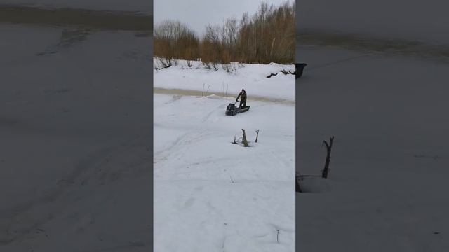 БЕШЕНАЯ МОТОСОБАКА #рыбалка #тайга #снегоход смотреть онлайн
