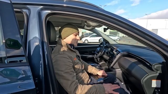 Çin markalarının fonunda itən Hyundai Tucson 2023 смотреть онлайн