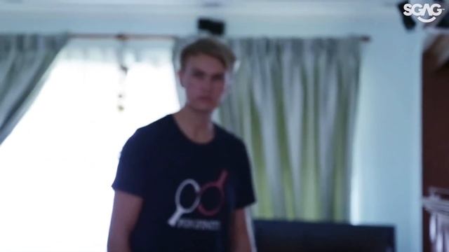 Romantic Dinner Trick Shots I Pongfinity ft. SGAG смотреть онлайн