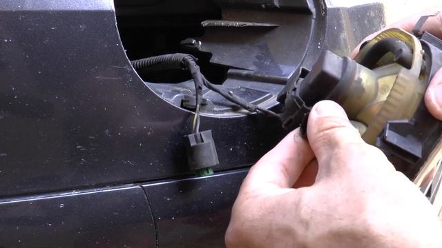 Ford S-MAX How to replace Parking/Fog light bulb смотреть онлайн