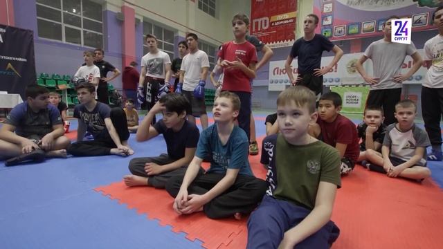 Приемы смешанных единоборств детям Сургутского района показал мастер спорта международного класса смотреть онлайн