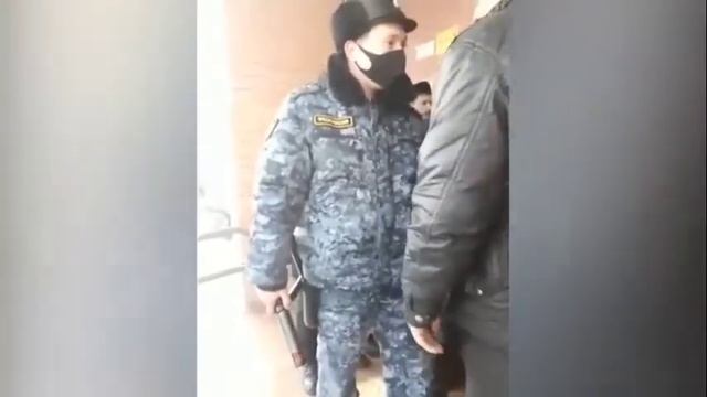 В Татарстане приставы ударили электрошокером защитников семьи, которую выселяли из-за долгов смотреть онлайн