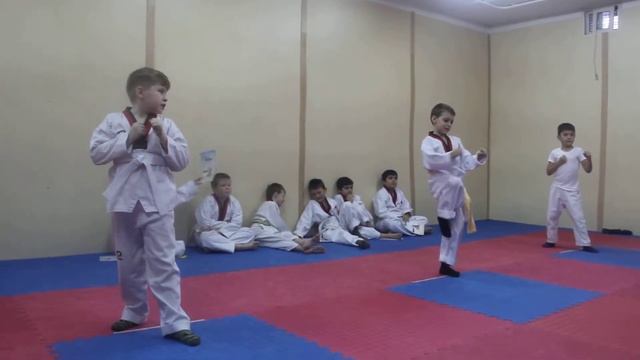 Макар сдает на желтый пояс по тхэквондо смотреть онлайн