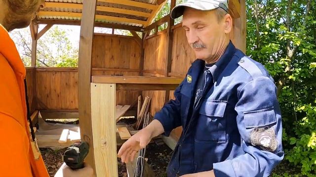 БЕСЕДКА СВОИМИ РУКАМИ / ОБШИВАЕМ СТЕНУ смотреть онлайн