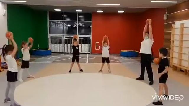 Утренняя гимнастика с мячом "С добрым утром!" смотреть онлайн