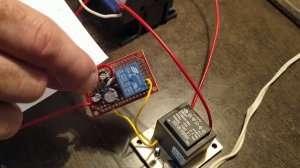 Реверс кнопками асинхронного двигателя с пусковым конденсатором 220В