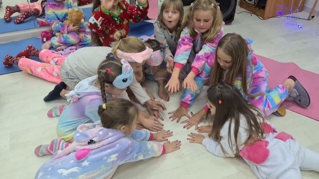 Пижамная вечеринка . Карамельки. 2021. смотреть онлайн