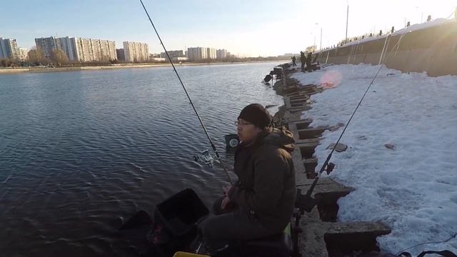 Рыбалка на фидер в Братеево. Весенний фидер 2022, рыбалка в кругу друзей. Москва река смотреть онлайн