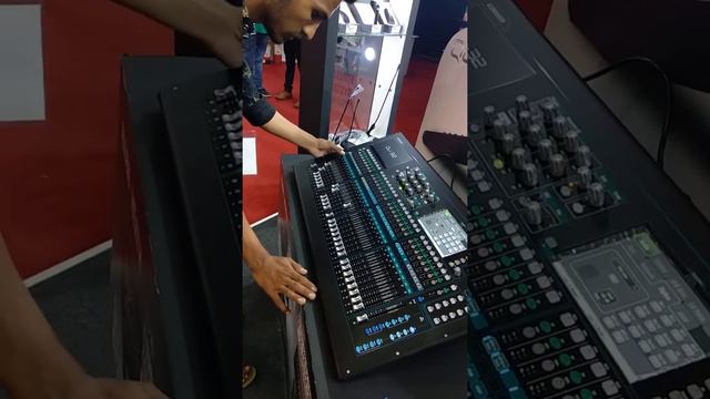 Allen & Heath QU-32 смотреть онлайн