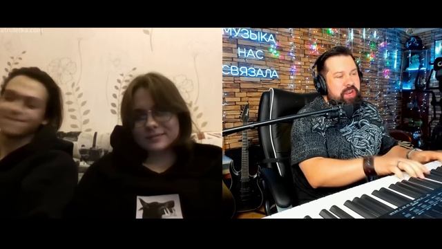 Спел под гитару Стоим в поле с братом Колей смотреть онлайн