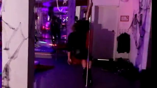 Открытие праздника хеллоуин.Poledance #воздушныеполотна #космо #хеллоуин смотреть онлайн