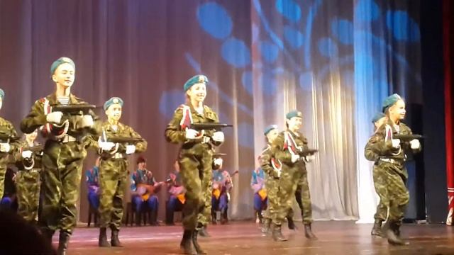 "Мы солдаты" Средняя группа ансамбля Сиверко. смотреть онлайн