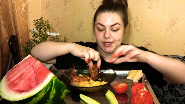Мукбанг! Картошка с копчёнными крыльями и арбуз. Как отметить день рождения?? смотреть онлайн