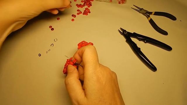 Коралловый браслет и мемори-проволока. Мастер-класс. смотреть онлайн