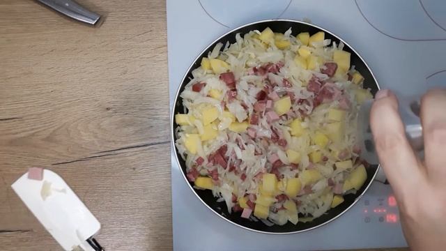 Вкуснейшая тушеная капуста с колбаской фасолью и картошкой. Быстро, просто но очень вкусно!!! смотреть онлайн
