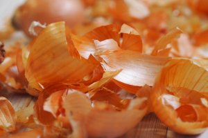 Чем подкормить рассаду томатов и перцев народными средствами,чтобы она была крепкой и здоровой.