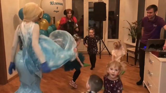 10 февраля День рождения именинницы Юленьки 4 года