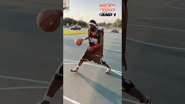 The time traveler shows off his And-1 streetball tricks. смотреть онлайн
