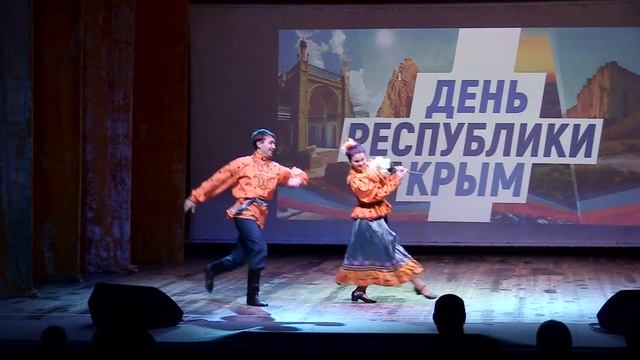 Танец "Кадриль" в исполнении артистов Черноморского РДК смотреть онлайн
