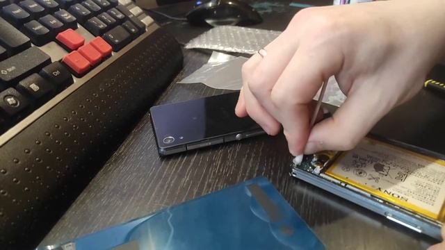 Задняя крышка смартфона, как снять и поставить обратно, чем приклеить смотреть онлайн