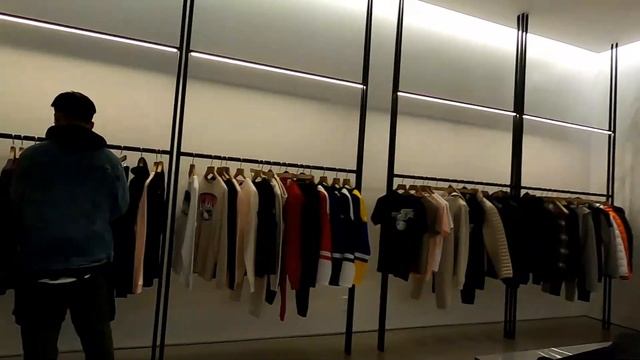 Toronto Eaton Centre Boxing Day Shopping Toronto's Top Tourist Attraction смотреть онлайн