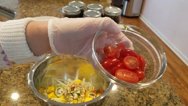 Qha Mix Papaya Salad. смотреть онлайн