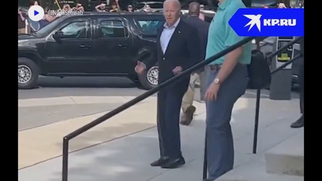Gangnam Style by Biden. Гангнам стиль Байдена. Baden jumps, fell, jokes.mp4 смотреть онлайн