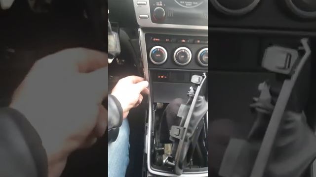Меняем лампочку в прикуриватель Мазда 6 смотреть онлайн
