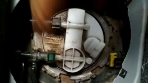 Снятие бензонасоса из бензобака Лада Калина Гранта Приора Lada Kalina Granta Priora