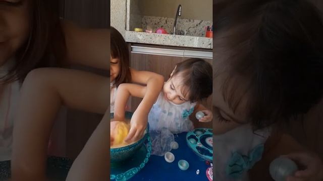 Keit e Lilly abrindo Lol Perl смотреть онлайн