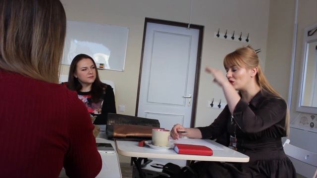 Запуск Влога. Курс корректирующий макияж. Курс по прическам смотреть онлайн