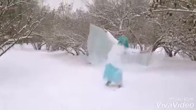 Танец с крыльями в зимнем лесу /Ice Butterfly in winter forest смотреть онлайн
