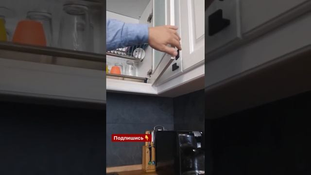 Кухни на заказ. Угловое решение верхних шкафов смотреть онлайн