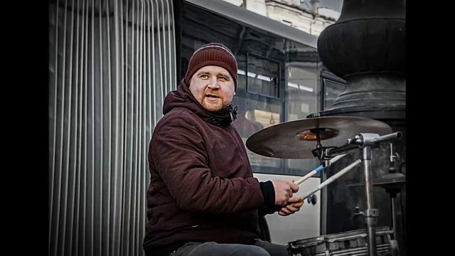 Группа Visconti. Уличные музыканты Санкт-Петербурга запоминаются туристам не меньше, чем сам город! смотреть онлайн